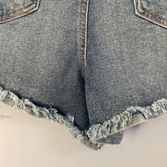Kendall + Kylie Shorts Size 11/30 High rise NWT  Stretch Denim - Picture 5 of 9